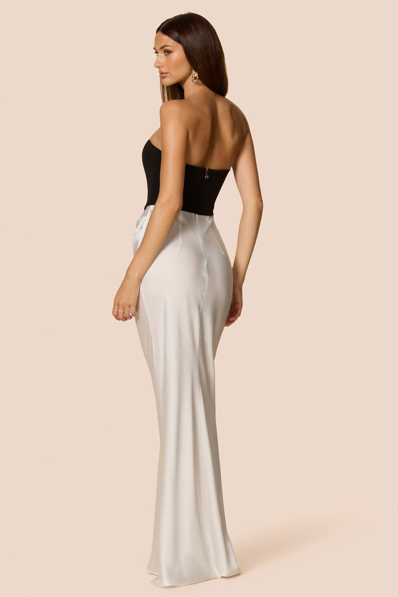 NJAS2527_BLACK-WHITE_3jpg